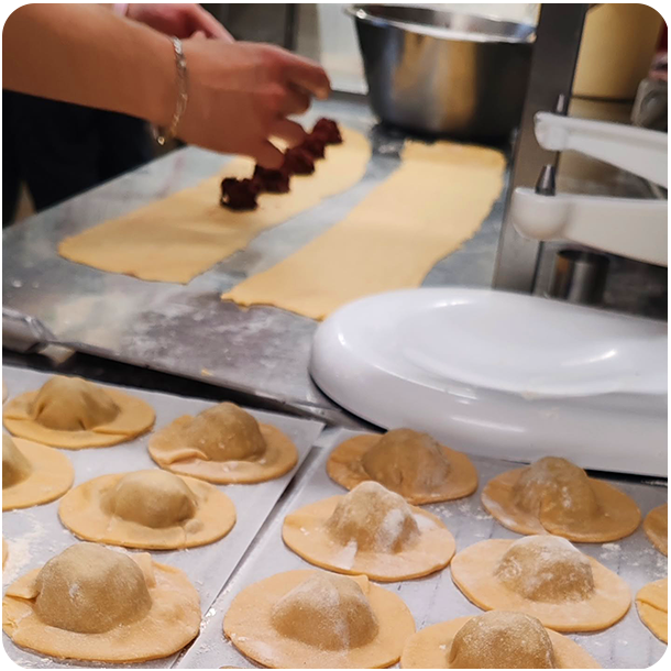 Le restaurant - Restaurant L'Entre Deux - Restaurant Nemours bord du Loing - Restaurant atypique 77